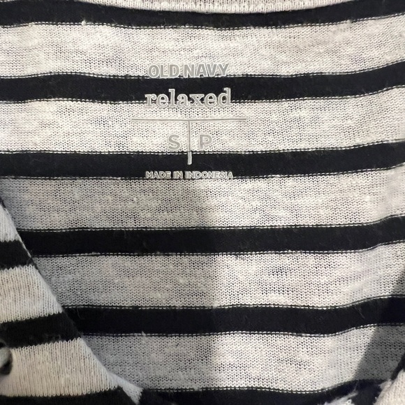 Women’s Old Navy Short Sleeve Top | Size Small-Relaxed Fit - Picture 2 of 2